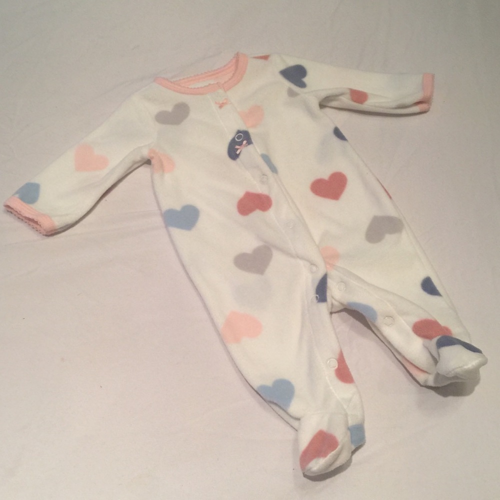 Baby 👶🏻 Carter’s Heart Fleece Onesie